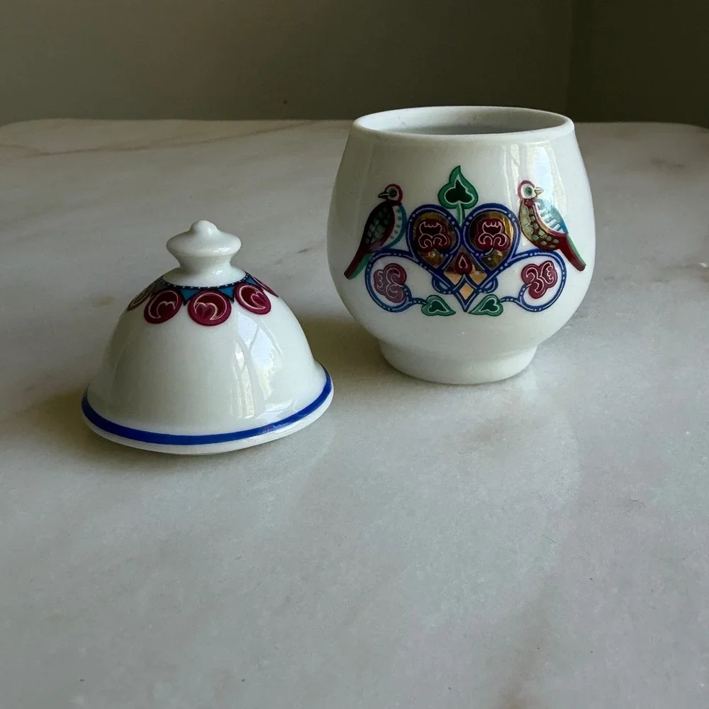 Elizabeth Arden Byzantium Porcelain Trinket Jar‎ Made in Japan Bird Floral Motif